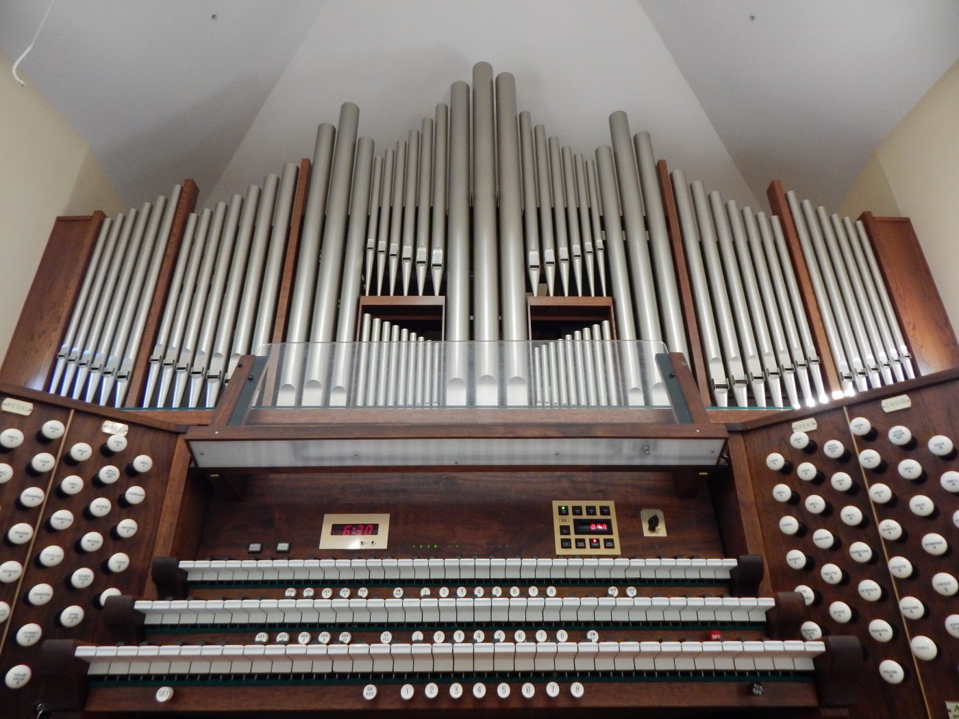 Console and Pipes for Christ Congregational Church
